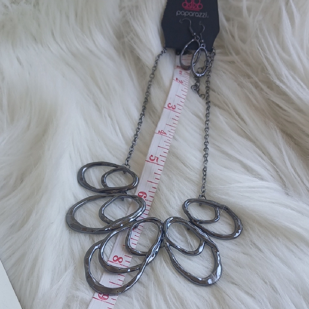 Paparazzi Elegant Metallic Black Necklace - Picture 5 of 7